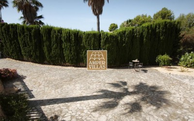 Spacious villa with guest apartment within short distance of the center of Altea la Vella.